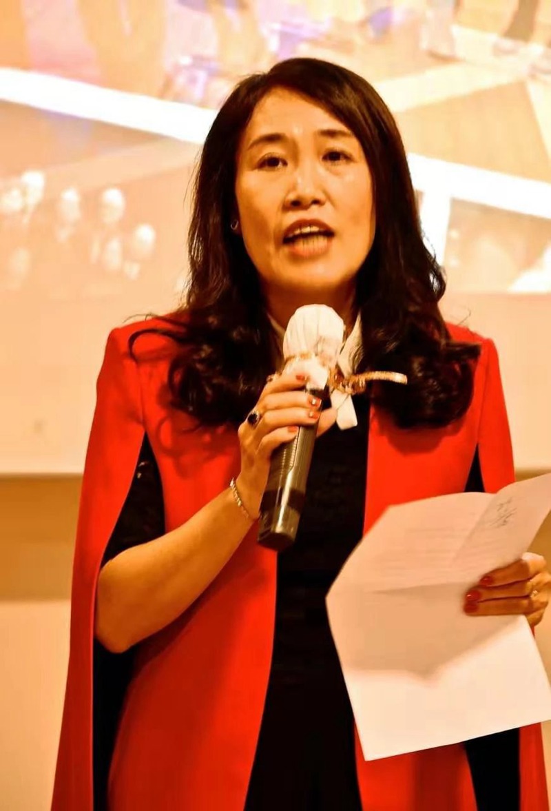 荷兰文康福利基金会再办敬老活动，华洋老人们欢聚一堂品尝中式美食