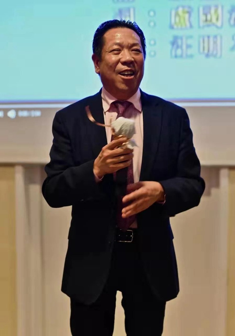 荷兰文康福利基金会再办敬老活动，华洋老人们欢聚一堂品尝中式美食